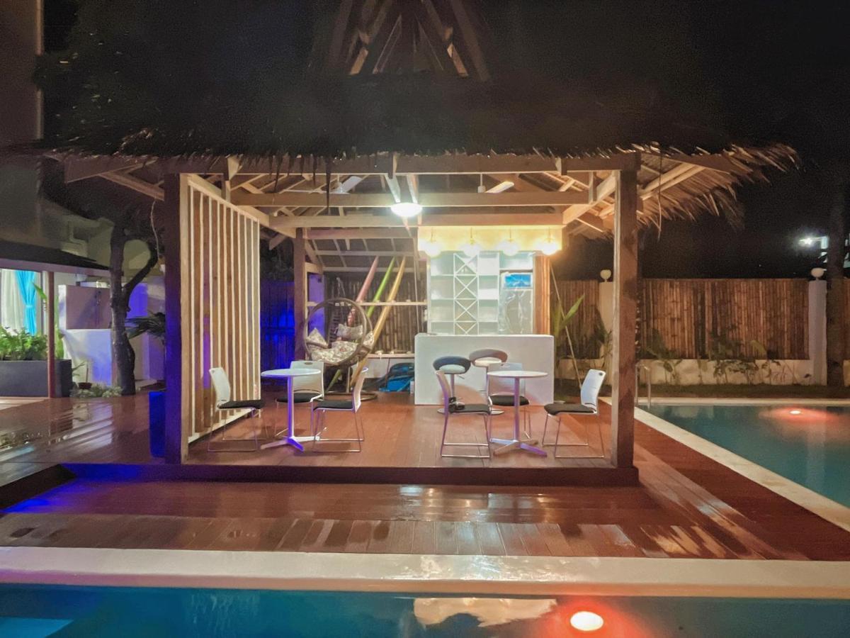 Siargao Seasky Resort Catangnan Esterno foto