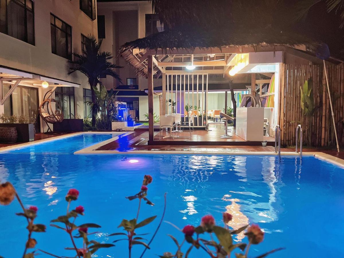 Siargao Seasky Resort Catangnan Esterno foto