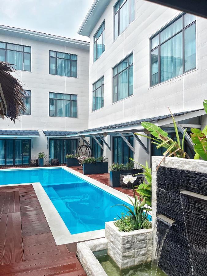 Siargao Seasky Resort Catangnan Esterno foto